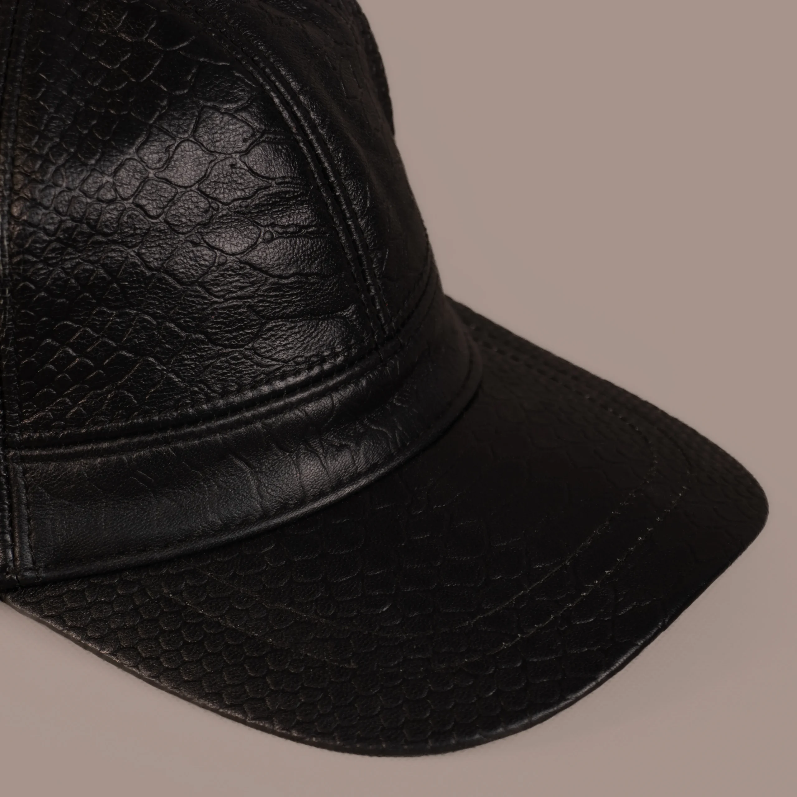 کلاه چرم طبیعی تبریز مدل کپ کروکو مشکی